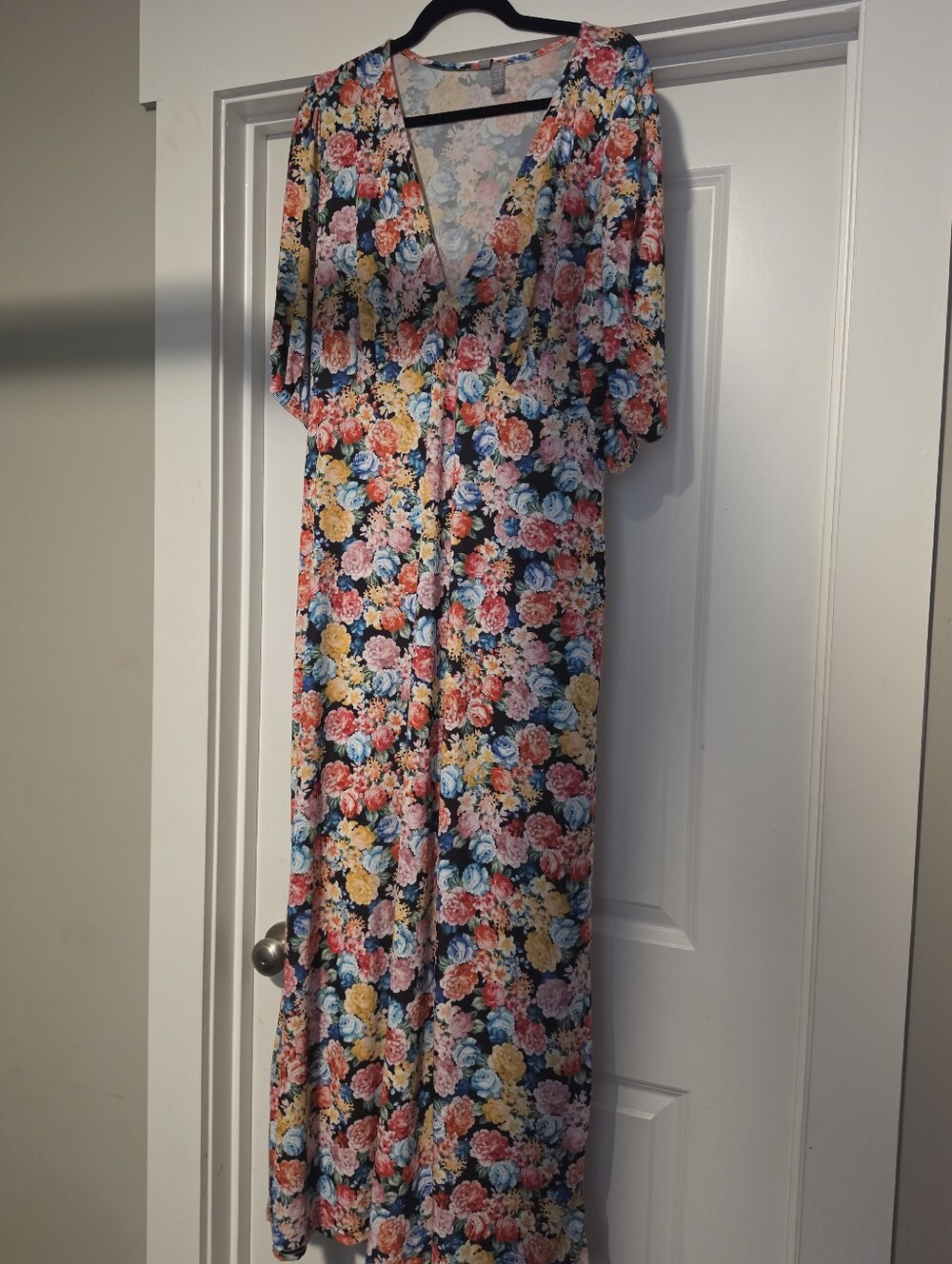 Floral V-Neck Maxi Dress in Multicolor